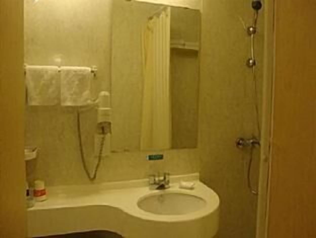 shower, free toiletries, hair dryer, slippers