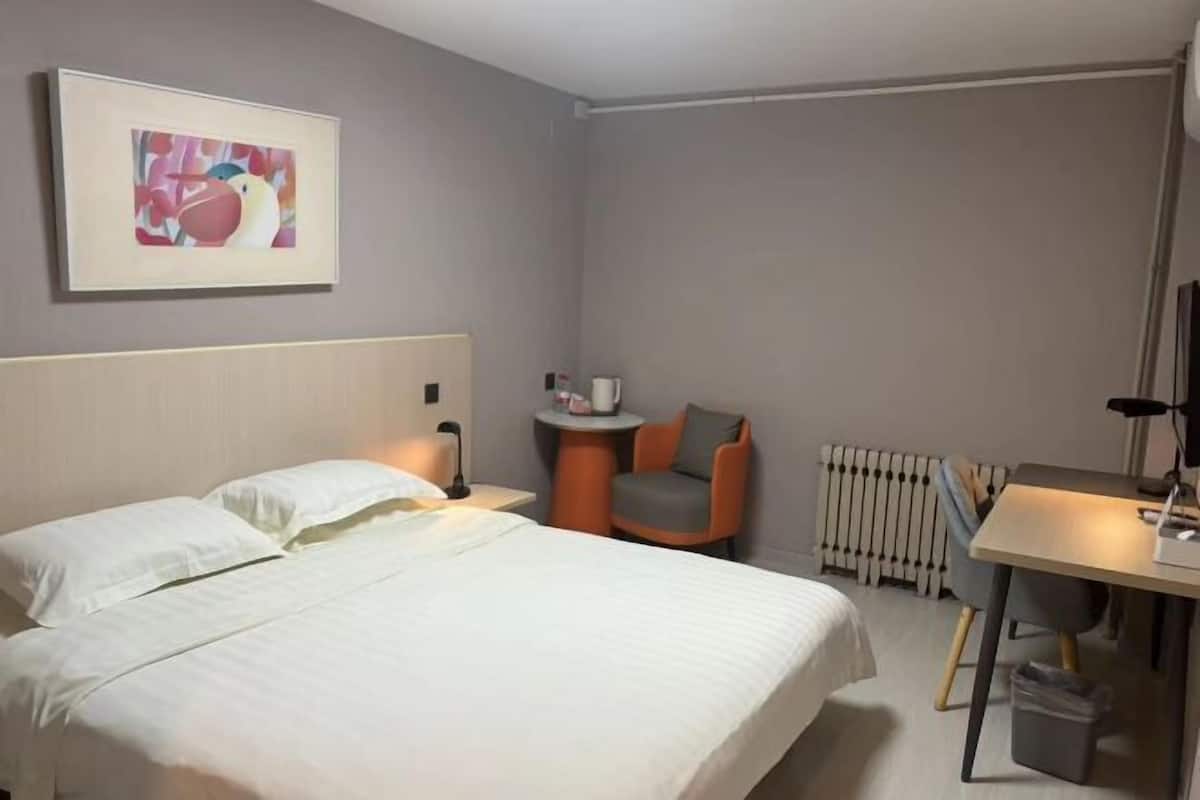 Desk, blackout drapes, iron/ironing board, free WiFi