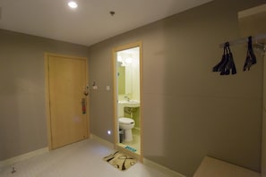 Shower, free toiletries, hair dryer, slippers