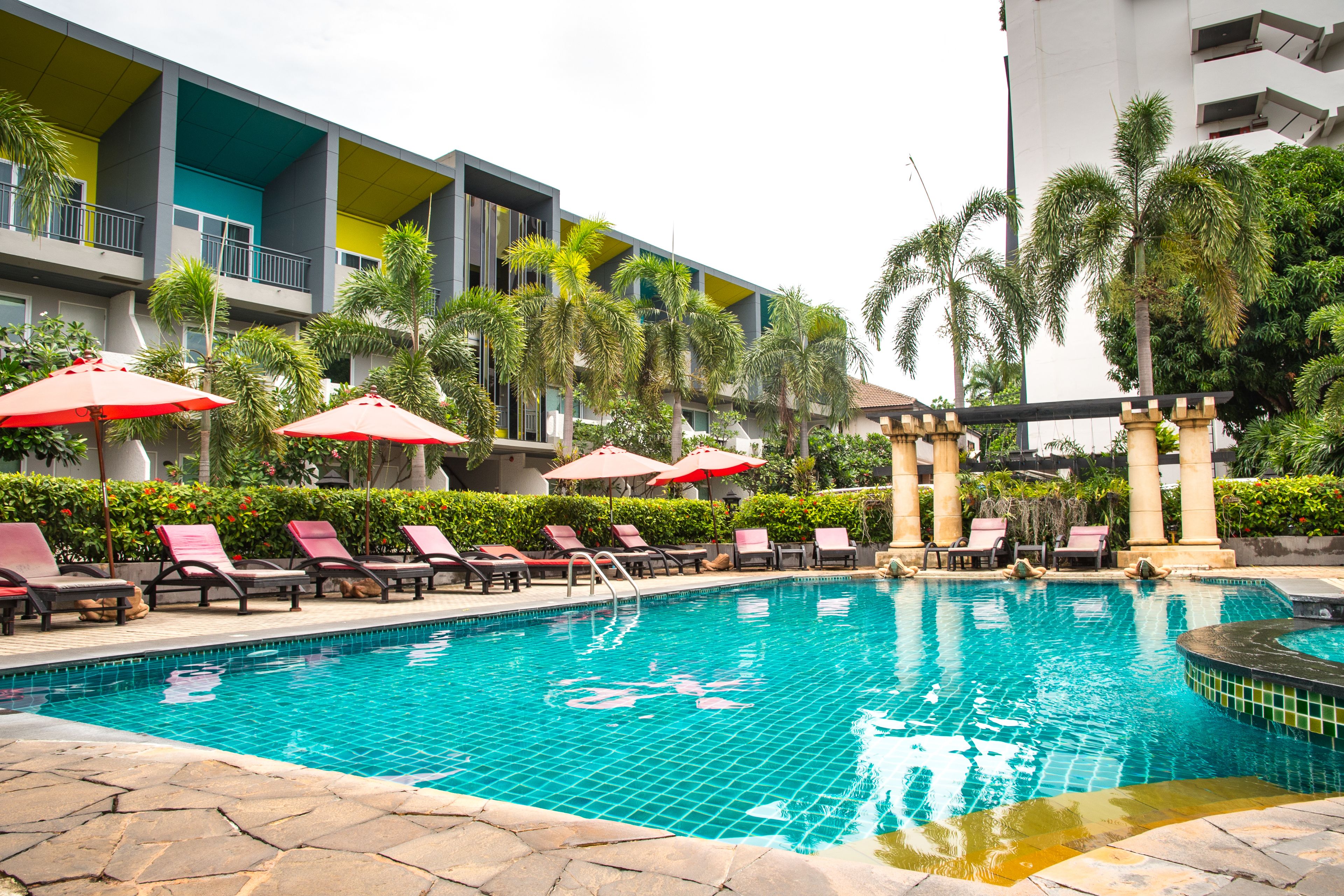 Piscina externa, guarda-sóis