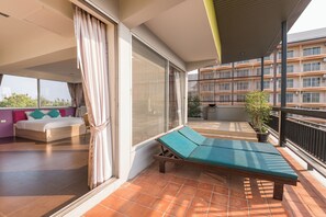 Familien-Doppelzimmer, 1 Schlafzimmer, Nichtraucher, Poolblick | Wohnbereich