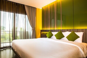 Deluxe Room | Minibar, in-room safe, individually decorated, individually furnished