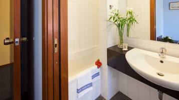 Classic-Einzelzimmer | Badezimmer | Dusche, kostenlose Toilettenartikel, Haartrockner, Bademäntel