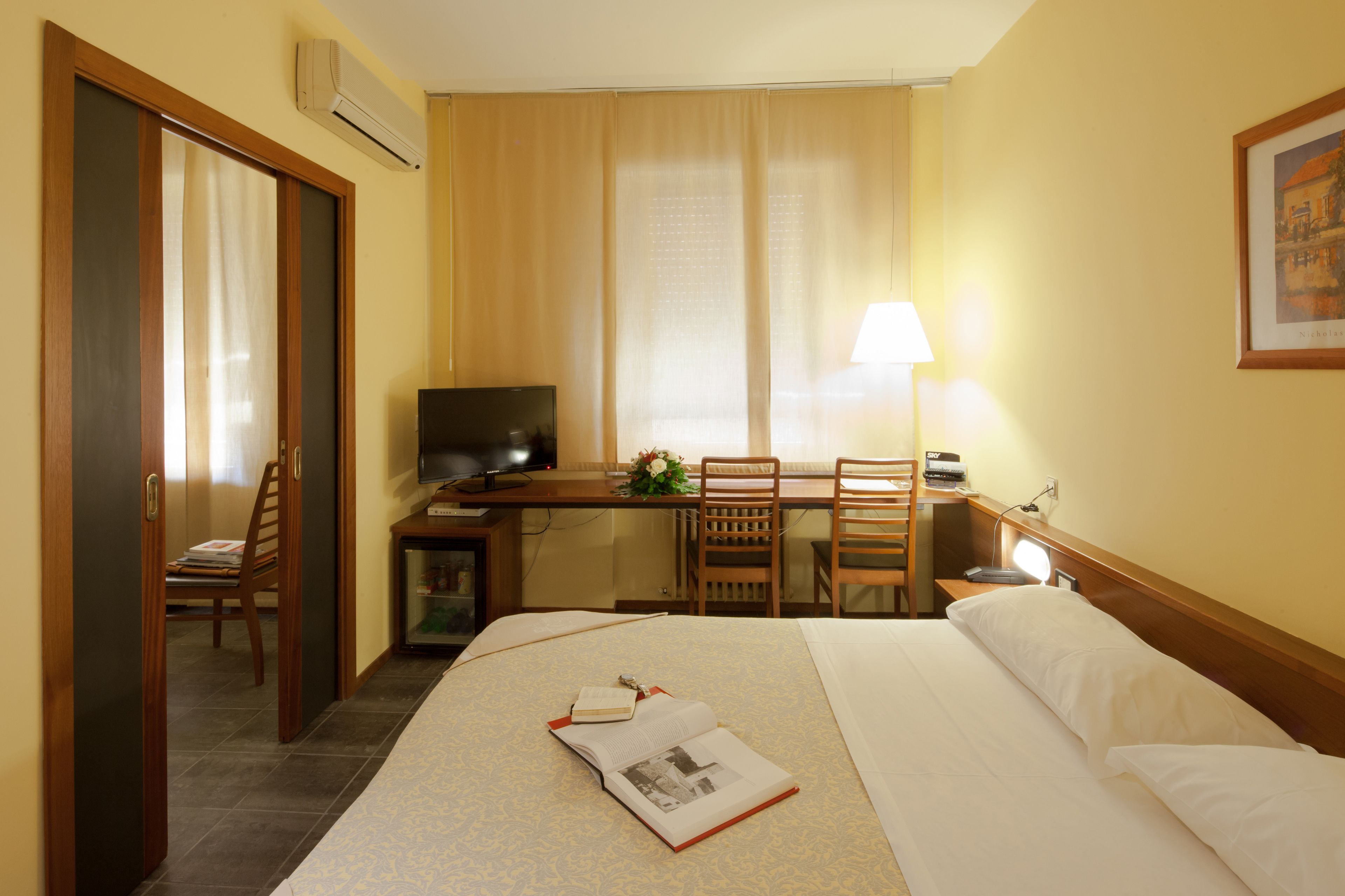 Suite Junior | Biancheria da letto di alta qualità, copriletto in piuma, minibar