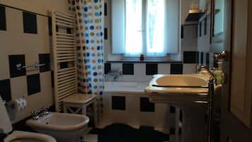 Standard Room, Connecting Rooms | Bathroom | Free toiletries, hair dryer, slippers, towels