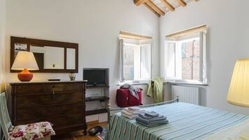 Standard Room, Connecting Rooms | Premium bedding, cots/infant beds, rollaway beds, free WiFi