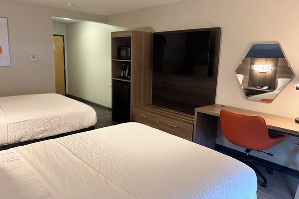 Premium bedding, pillowtop beds, in-room safe, desk