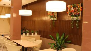 Daily buffet breakfast for a fee