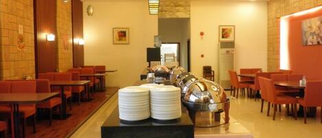 Frokostbuffé hver dag (mot et tillegg)