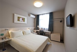 Chambre Double Standard | Coffres-forts dans les chambres, bureau, rideaux occultants