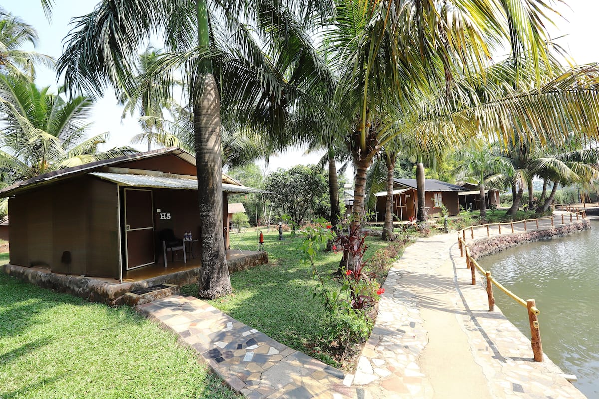 Standard Room, 1 Queen Bed (Fabric) | 1 bedroom, premium bedding, minibar, individually decorated