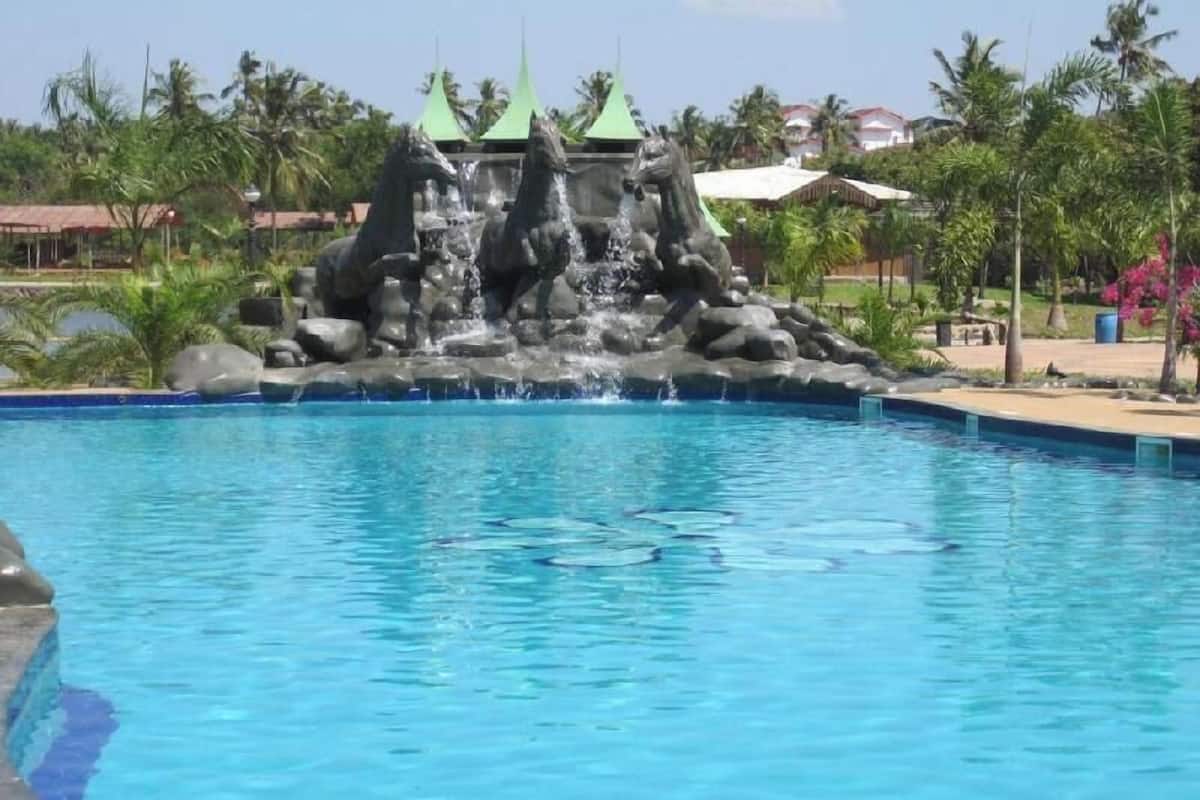 Pool | Outdoor pool, open 9:00 AM to 6:30 PM, pool umbrellas, sun loungers