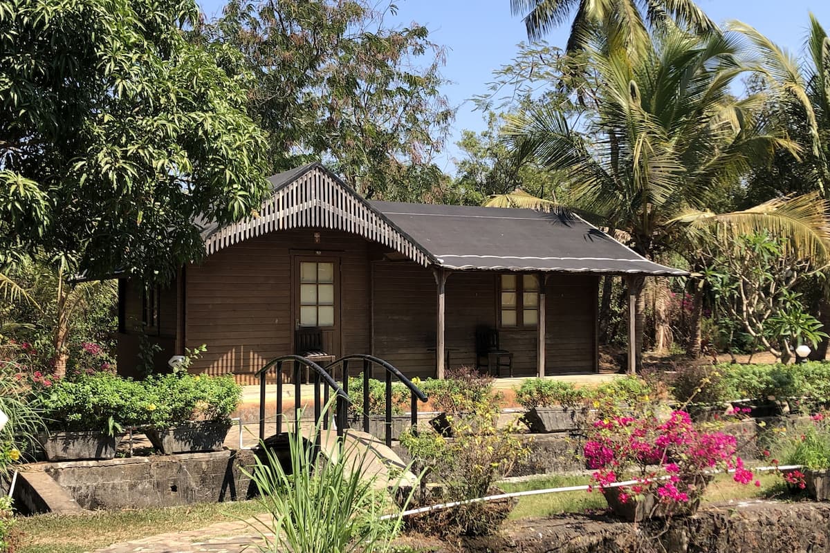 Family Cottage, 1 Queen Bed with Sofa bed (Suite) | Garden view