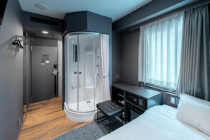 ENシングル 禁煙 | ピロートップベッド、セーフティボックス (室内)、デスク、遮光カーテン