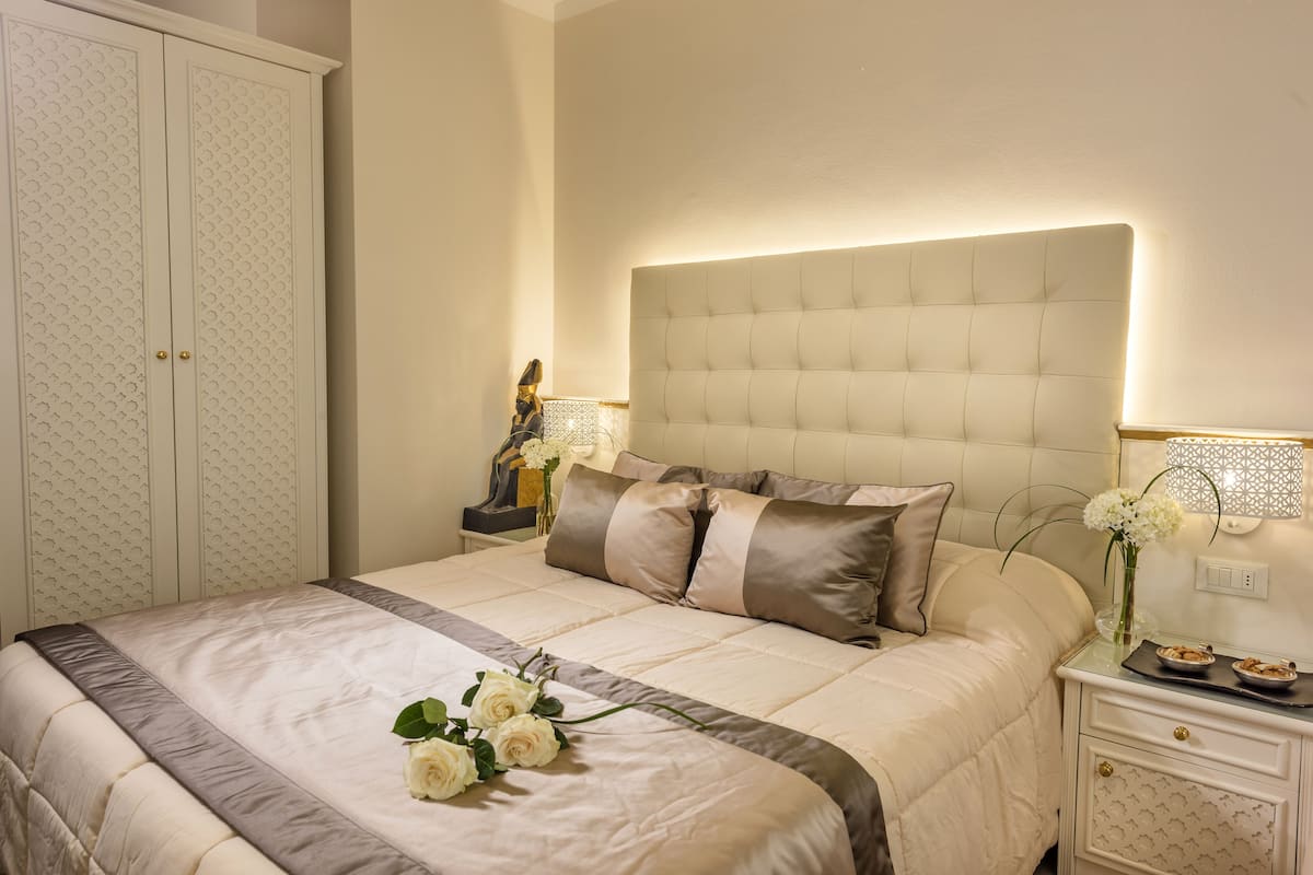 Ropa de cama hipoalergénica y minibar
