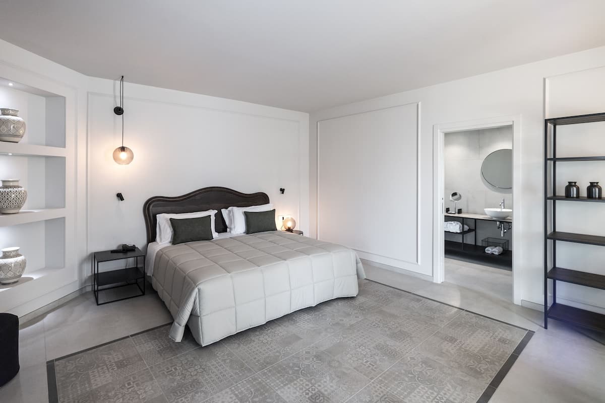 Ropa de cama hipoalergénica y minibar