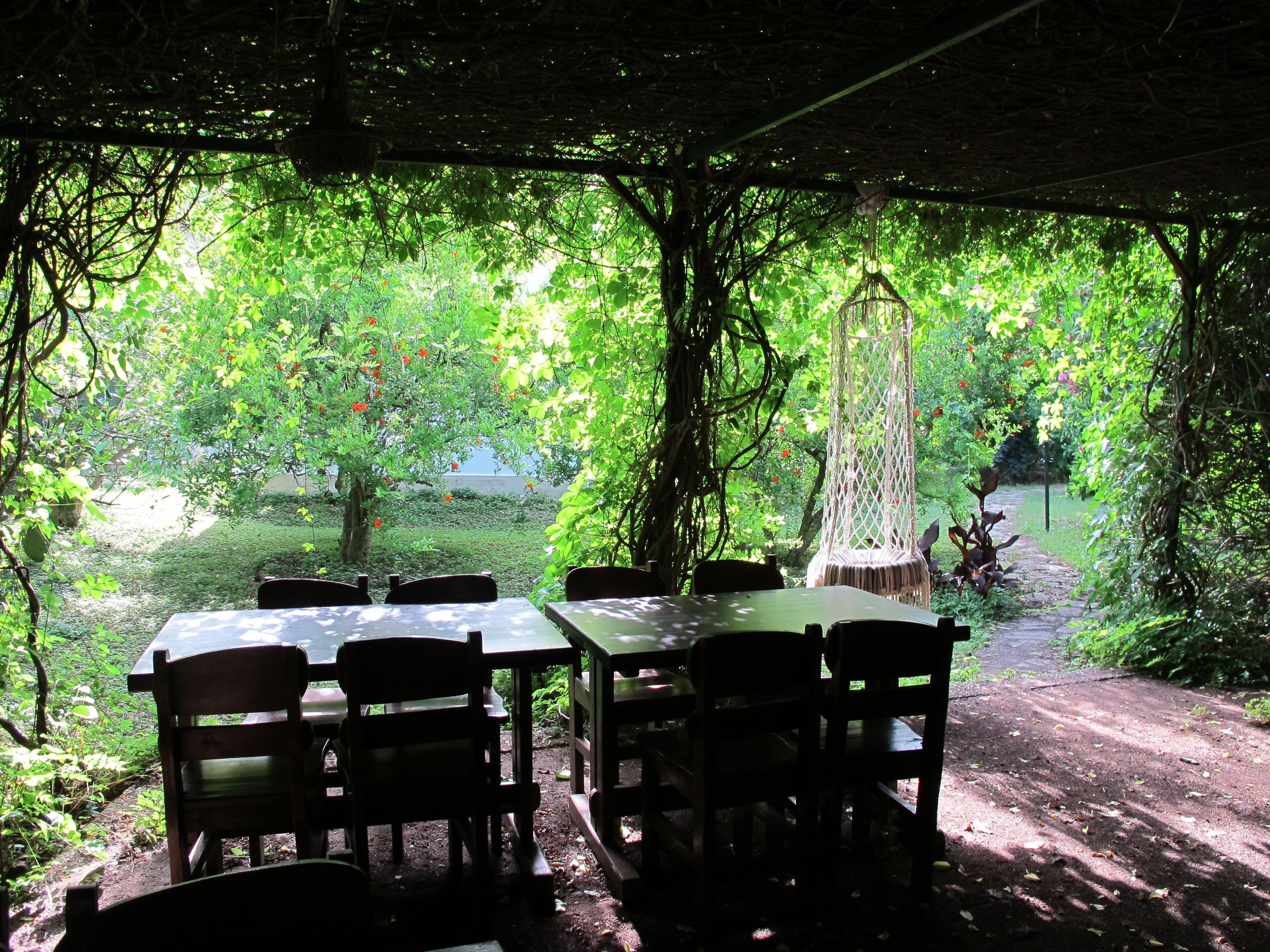 2 restaurants, breakfast served