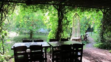 2 ravintolaa, joissa tarjoillaan aamiainen