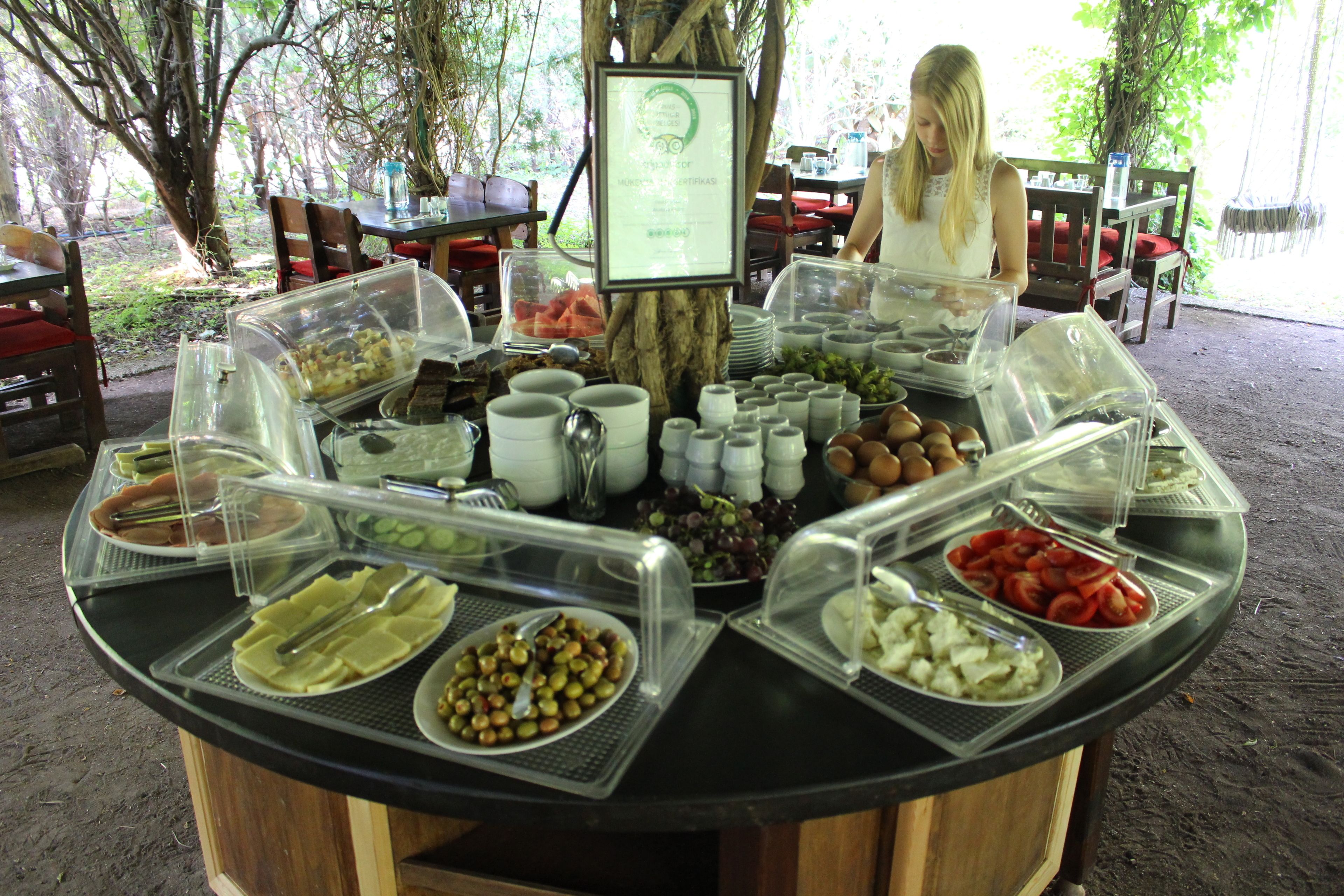 每日供应自助式早餐（每人 TRY 500）