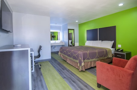 Escritorio, sistema de insonorización, wifi gratis y ropa de cama
