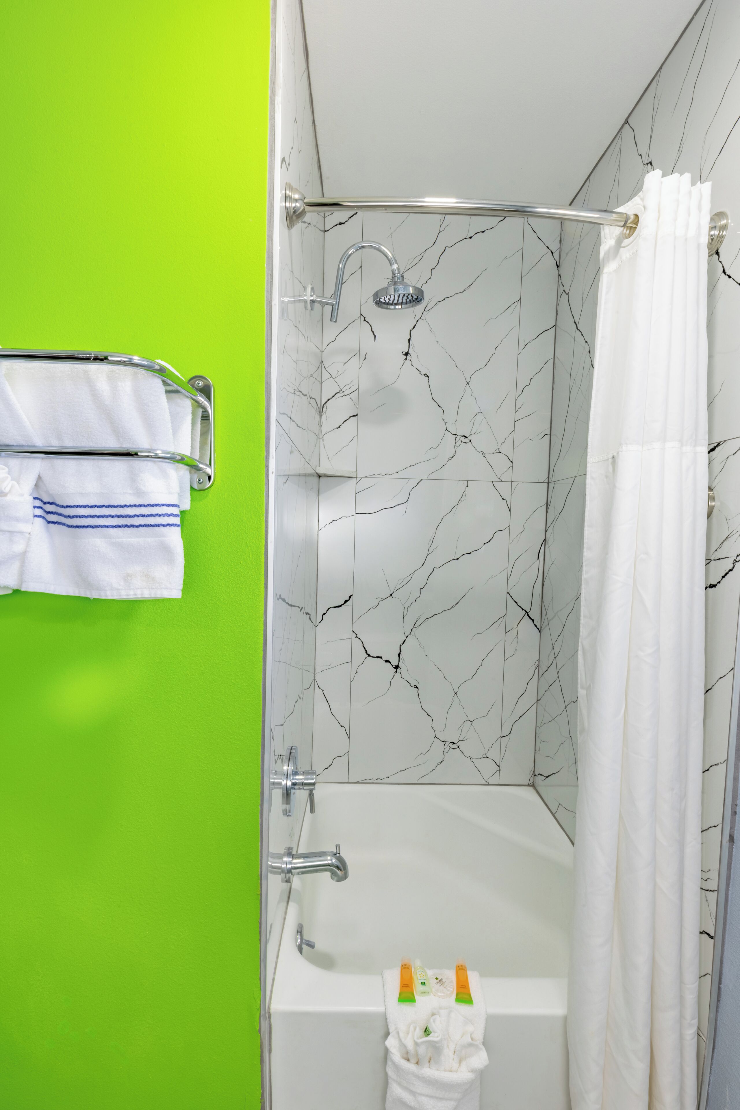 Standard Room, Non Smoking | Bathroom | Towels