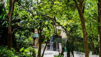 Bungalow | Garden view