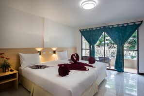 Coffres-forts dans les chambres, ameublement personnalisé, bureau