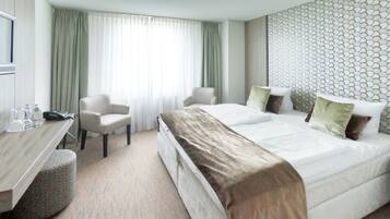 Business-Doppelzimmer | Schreibtisch, BĂŒgeleisen/BĂŒgelbrett, kostenloses WLAN, BettwĂ€sche