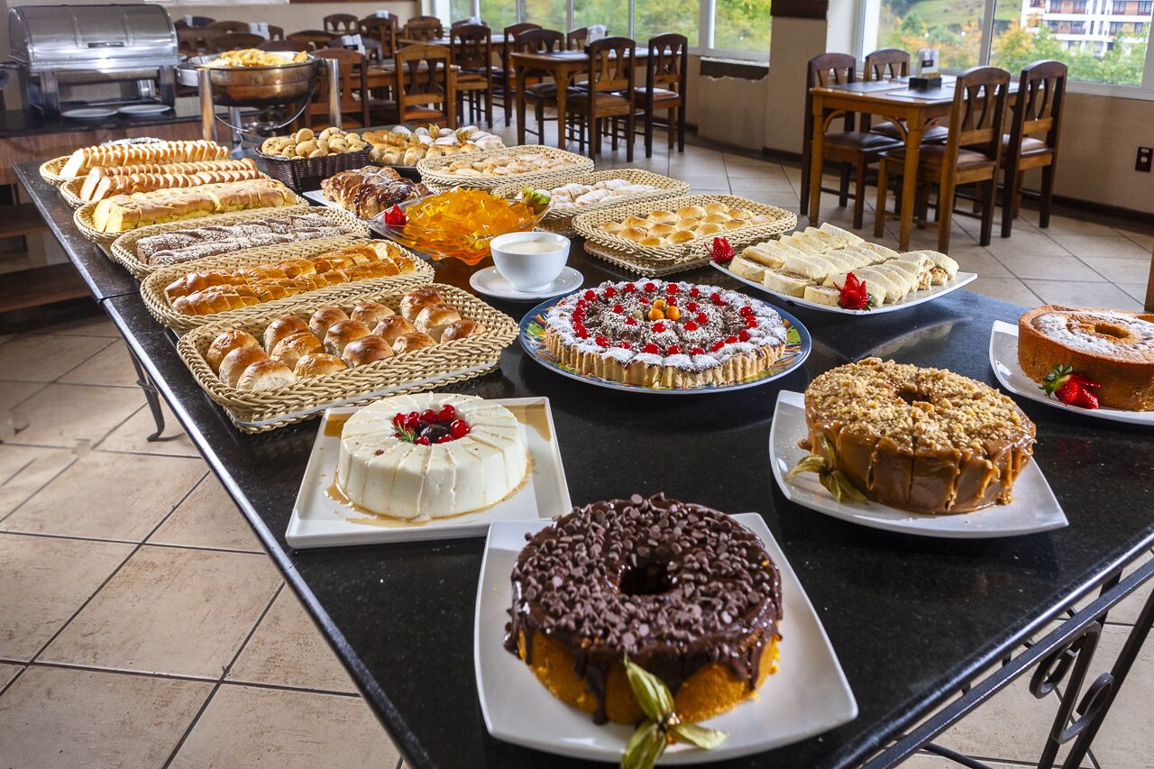 Bao gồm bữa sáng đầy đủ hàng ngày 