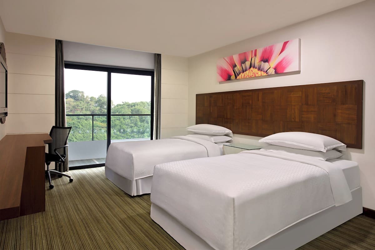 Kamar Premium, 2 Tempat Tidur Twin, balkon | Seprai premium, minibar, brankas, dan meja kerja