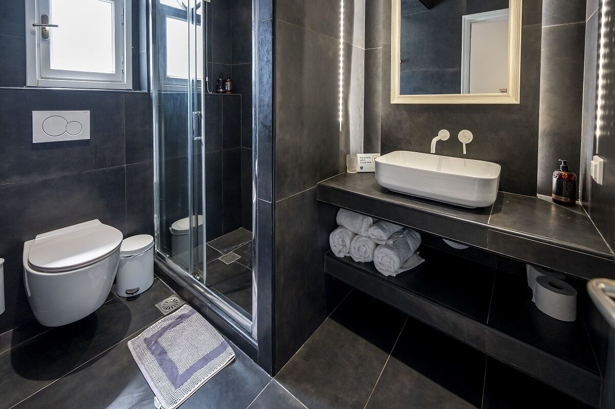 superior with sharing pool - garden view | bathroom | hair dryer, towels, soap, shampoo