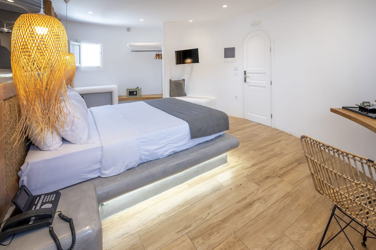 honeymoon windmill suite with sharing pool | 1 bedroom, desk, soundproofing, free wifi