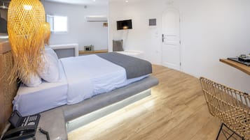 Honeymoon Windmill Suite with sharing pool | 1 bedroom, desk, soundproofing, free WiFi