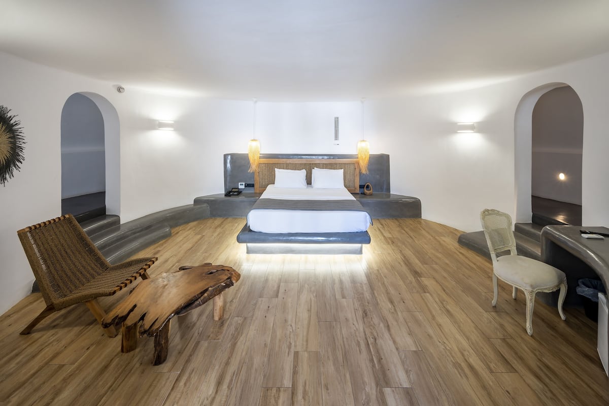 Windmill Deluxe Suite with sharing pool | 1 bedroom, desk, soundproofing, free WiFi
