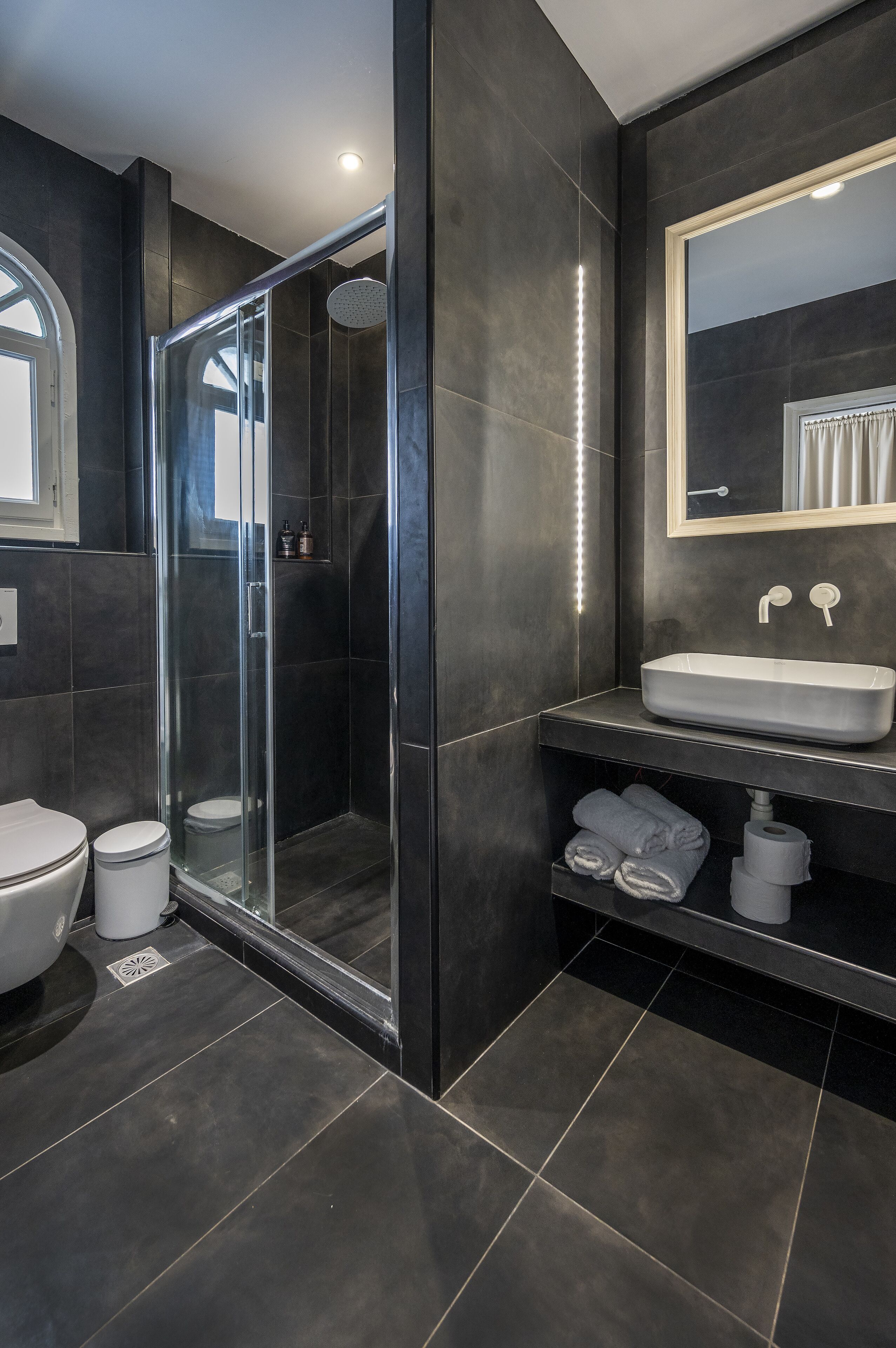 superior double room | bathroom | hair dryer, towels, soap, shampoo