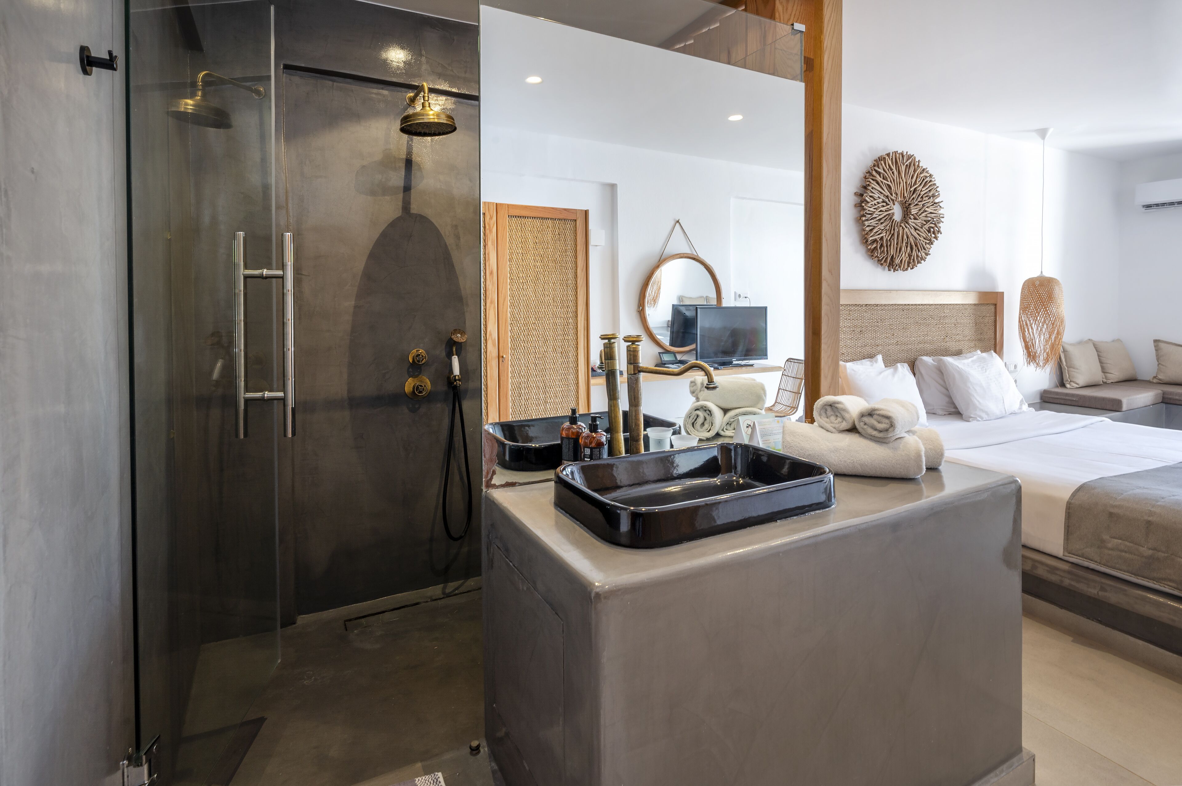 junior suite with sharing pool | 1 bedroom, desk, soundproofing, free wifi