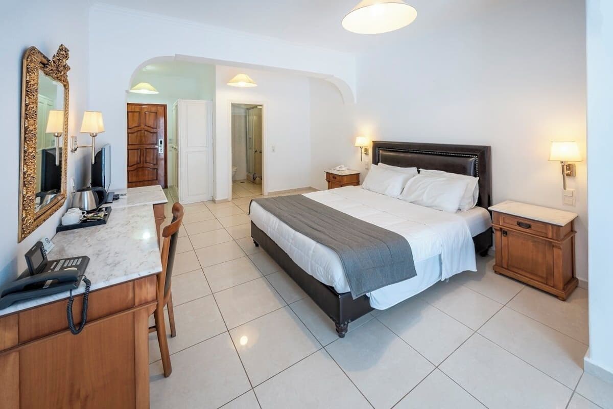 Bureau, chambres insonorisées, Wi-Fi gratuit, draps fournis