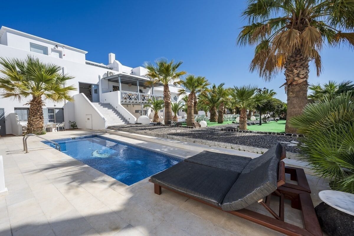 Room with sharing pool | 1 bedroom, desk, soundproofing, free WiFi