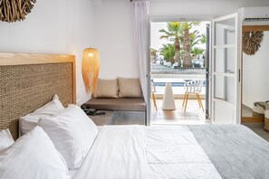 Junior Suite with sharing pool | Desk, soundproofing, free WiFi, bed sheets - Smy Mediterranean White Santorini (Santorini)