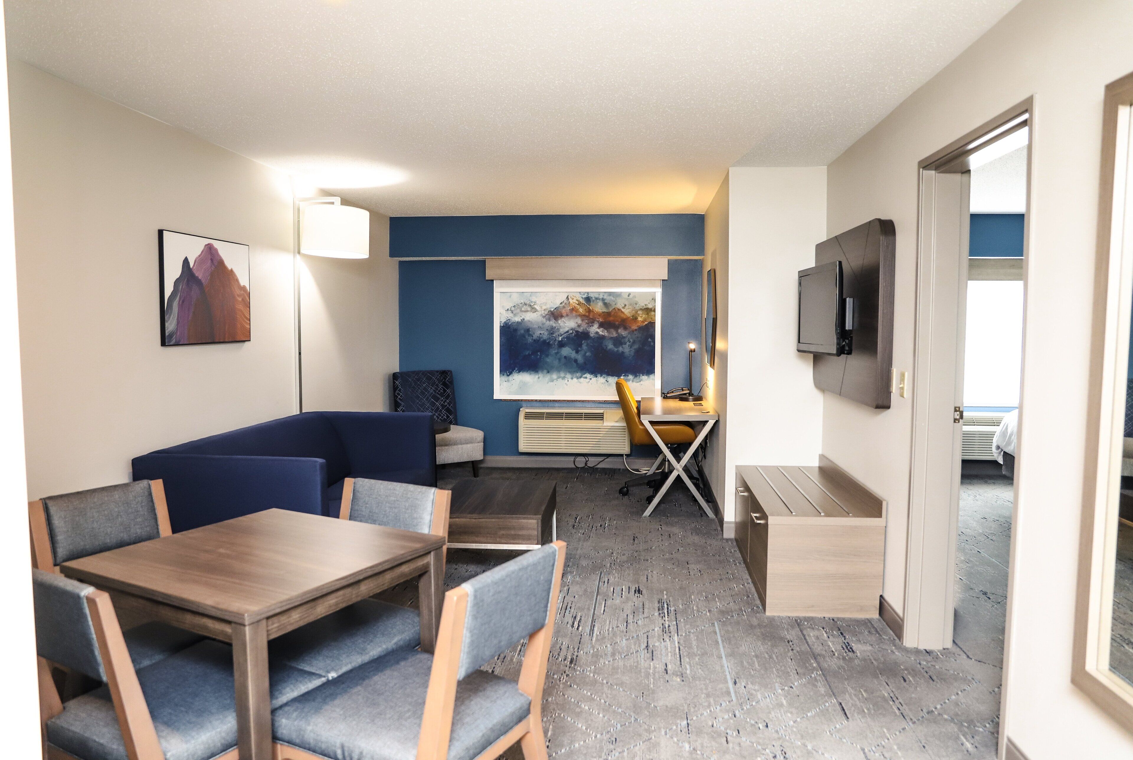 Skrivebord, arbejdsområde til bærbare computere, mørklægningsgardiner