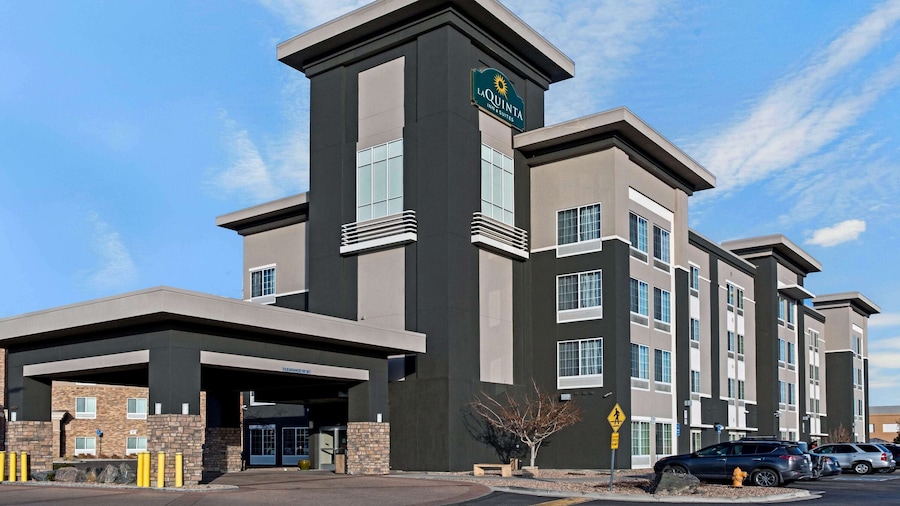 La Quinta Inn & Suites by Wyndham Denver Gateway Park