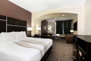 Habitación, 1 cama King size, para no fumadores, en esquina | Ropa de cama de alta calidad, edredón y camas con pillow-top