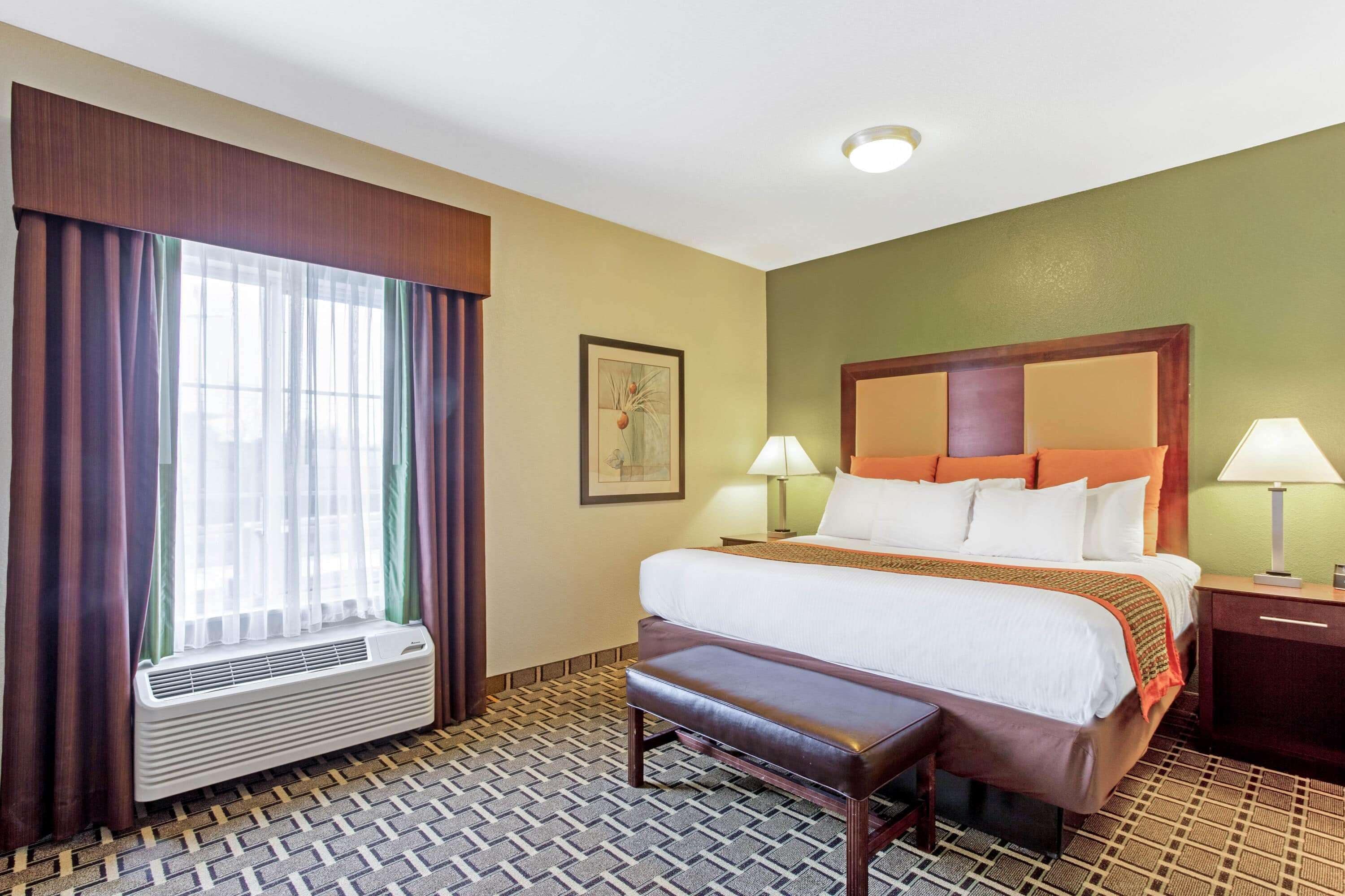 suite, 1 bedroom, non smoking | premium bedding, desk, iron/ironing board, free wifi