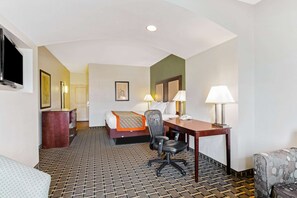 Deluxe Suite, 1 Bedroom, Non Smoking (Mobility) | Premium bedding, desk, iron/ironing board, free WiFi - La Quinta Inn & Suites by Wyndham Lancaster (Ronks)