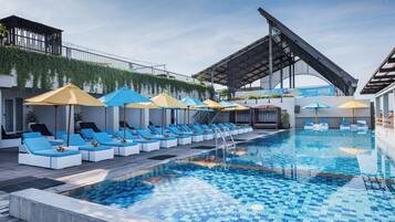 2 outdoor pools, sun loungers