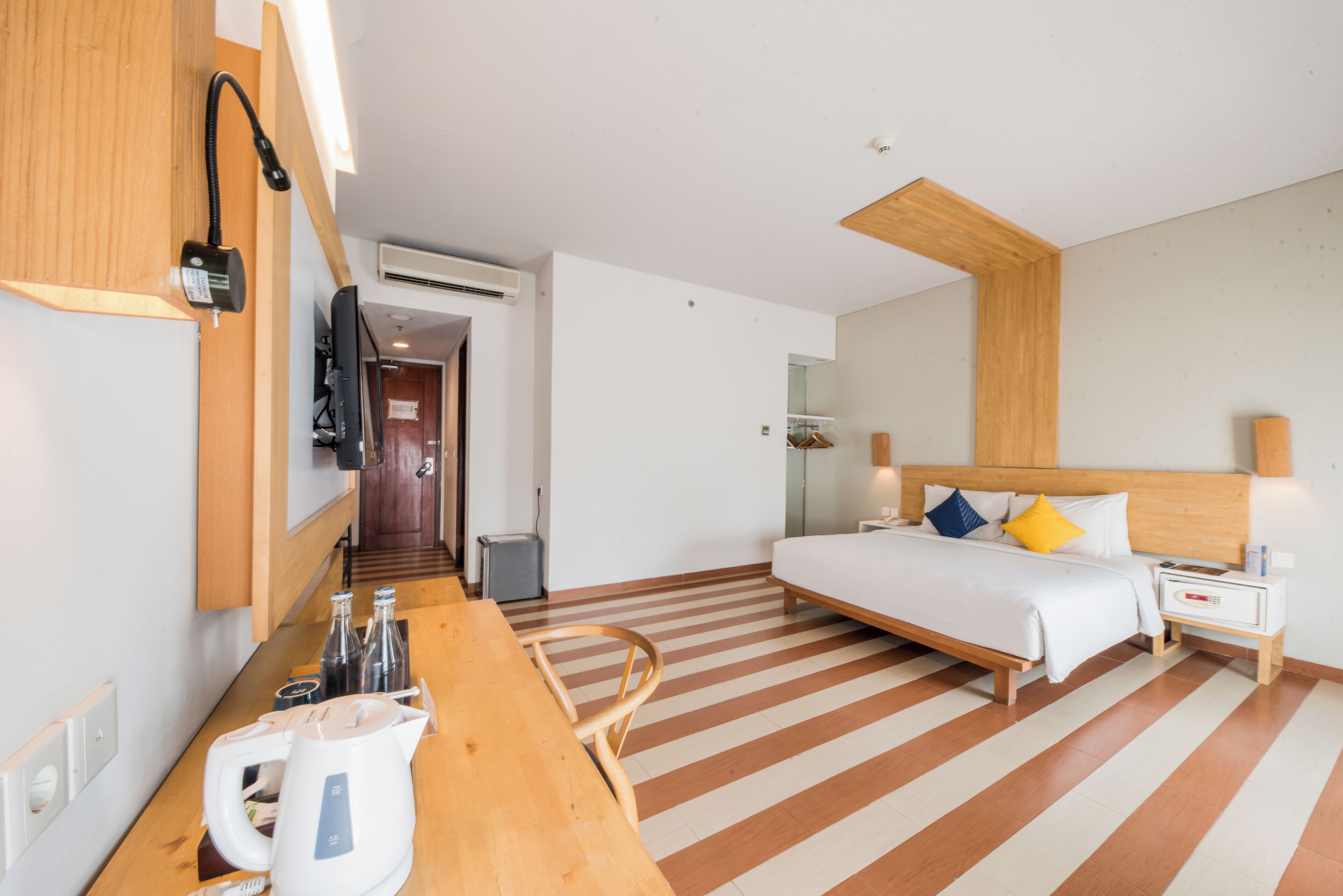 Down comforters, in-room safe, desk, laptop workspace