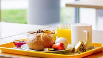 Petit déjeuner complet servi tous les jours en supplément