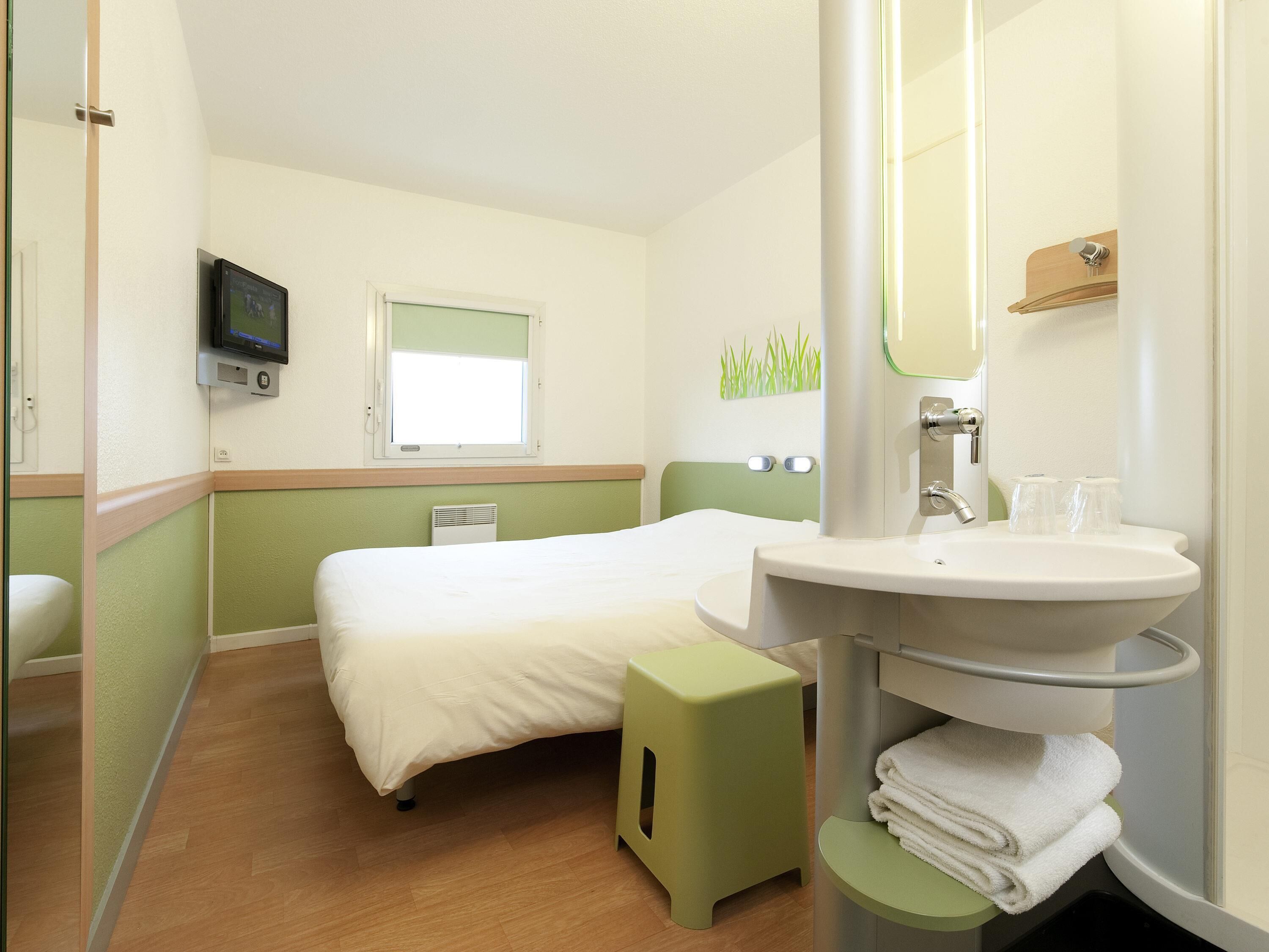 Habitación doble, 1 cama matrimonial | Wifi gratis y ropa de cama 