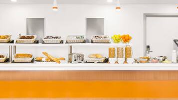 Dagelijks uitgebreid ontbijt (EUR 13 per persoon)