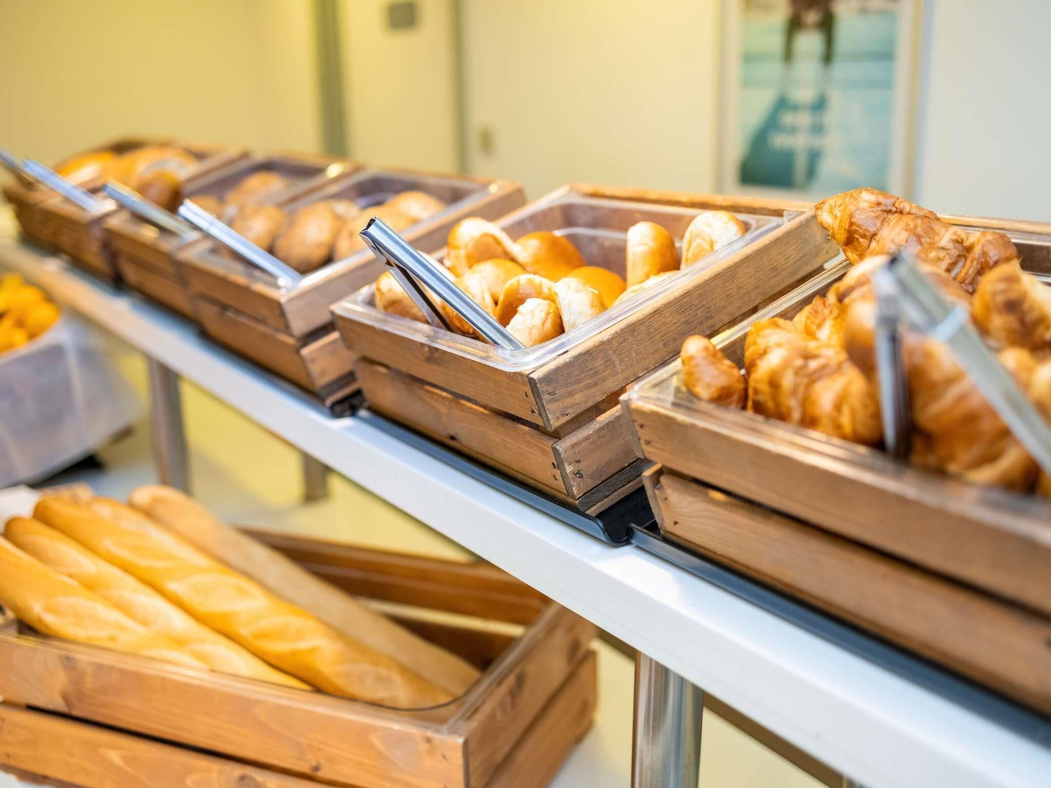 Petit déjeuner complet servi tous les jours en supplément